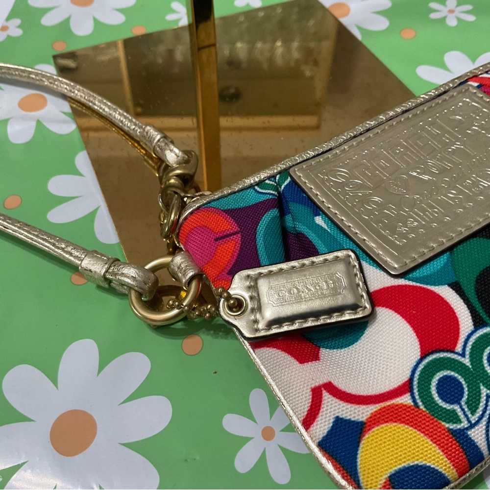 Rare Coach Poppy Wristlet from ECU. - Picture 4 of 9